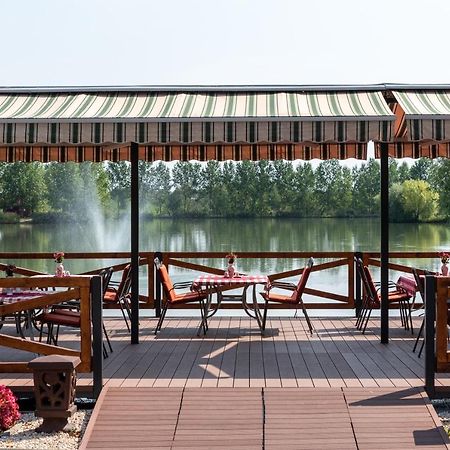 Hotel Bibic Es Tueskevar Etterem Es Horgaszto Nyíregyháza 外观 照片