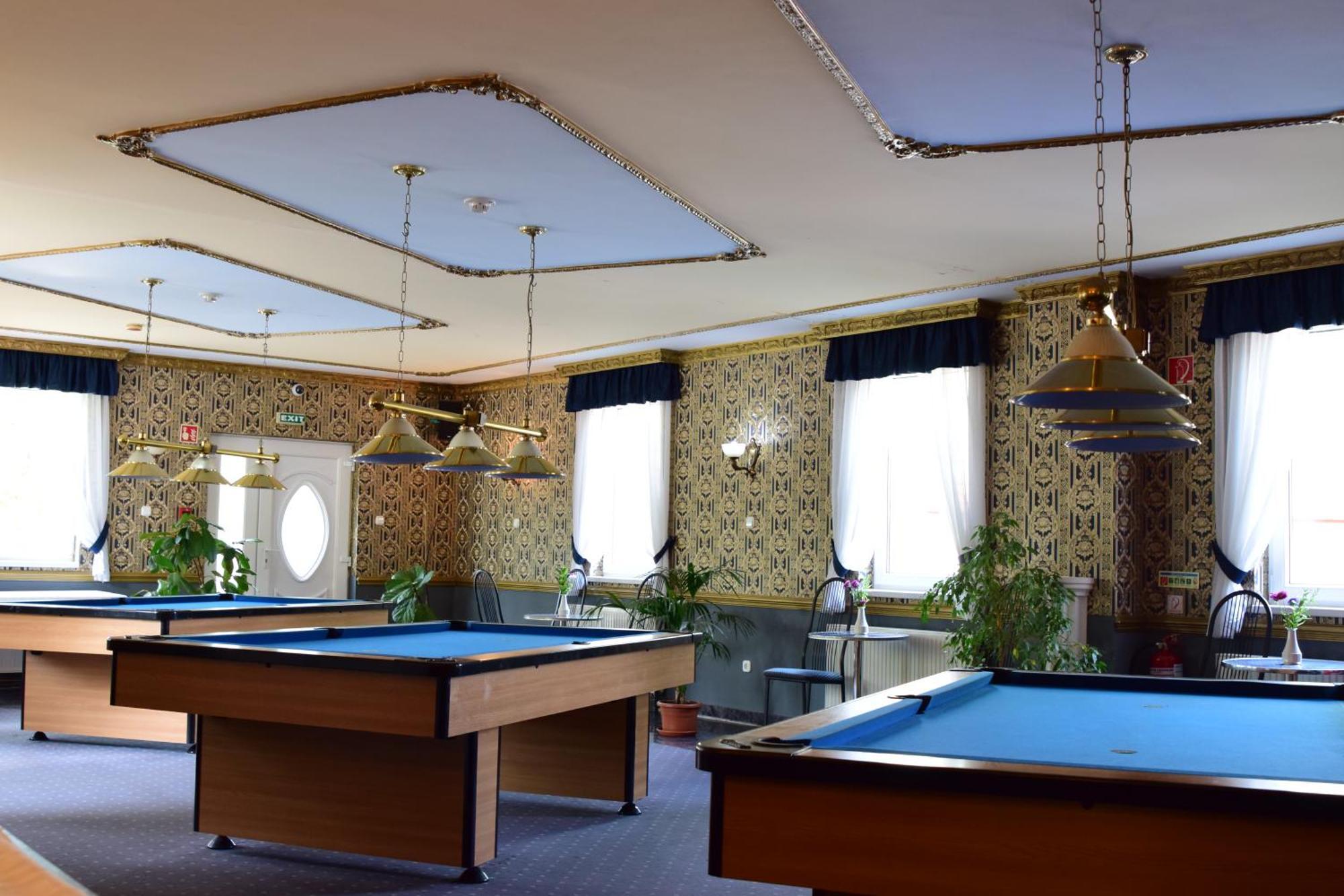 Hotel Bibic Es Tueskevar Etterem Es Horgaszto Nyíregyháza 外观 照片