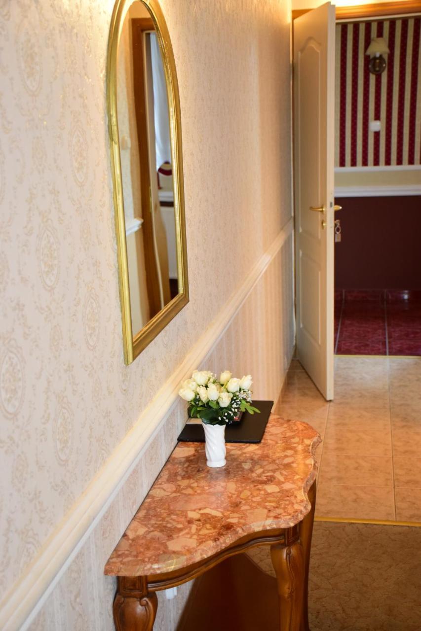 Hotel Bibic Es Tueskevar Etterem Es Horgaszto Nyíregyháza 外观 照片