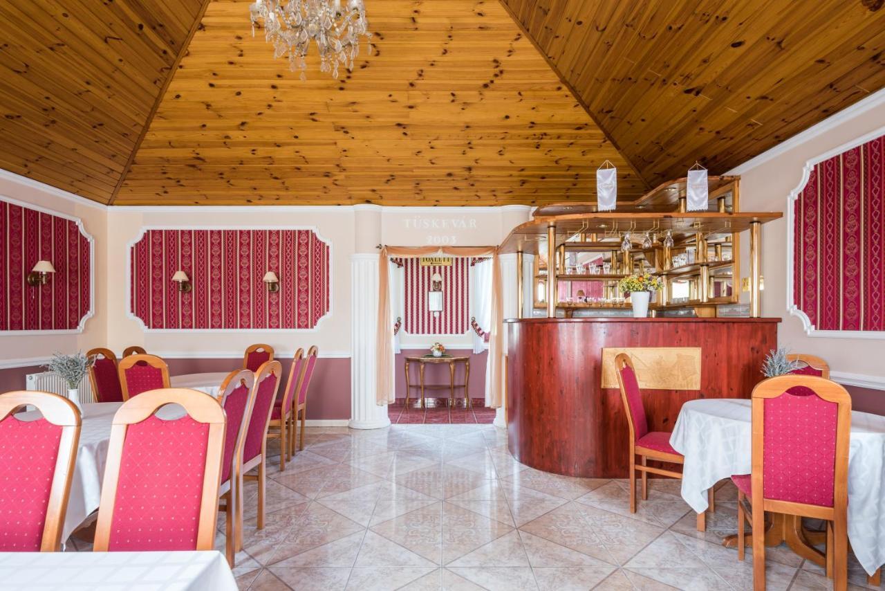 Hotel Bibic Es Tueskevar Etterem Es Horgaszto Nyíregyháza 外观 照片
