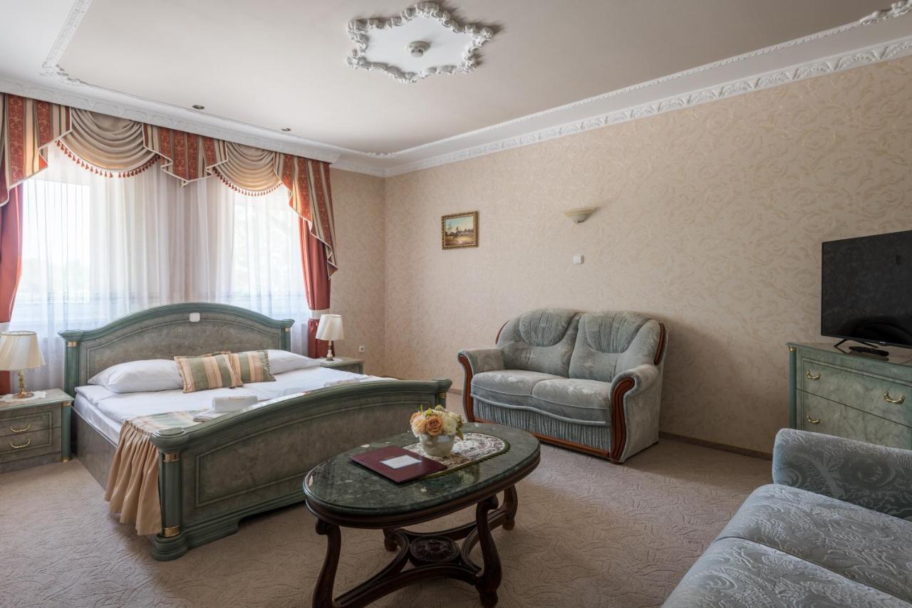 Hotel Bibic Es Tueskevar Etterem Es Horgaszto Nyíregyháza 外观 照片