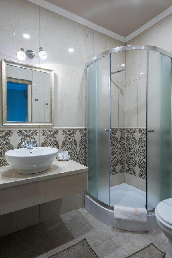 Hotel Bibic Es Tueskevar Etterem Es Horgaszto Nyíregyháza 外观 照片