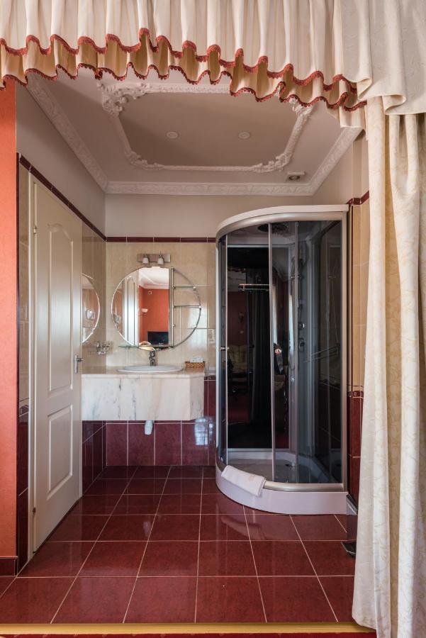 Hotel Bibic Es Tueskevar Etterem Es Horgaszto Nyíregyháza 外观 照片