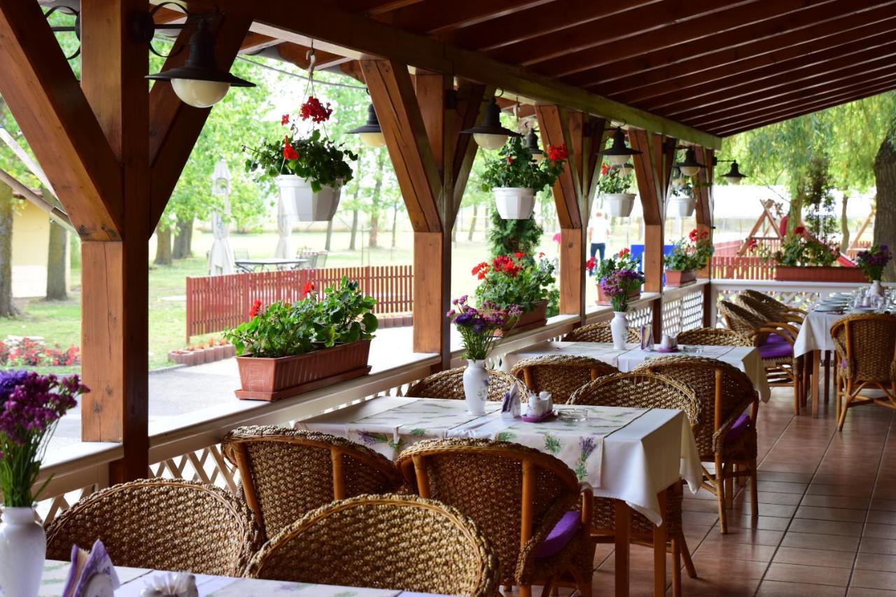 Hotel Bibic Es Tueskevar Etterem Es Horgaszto Nyíregyháza 外观 照片