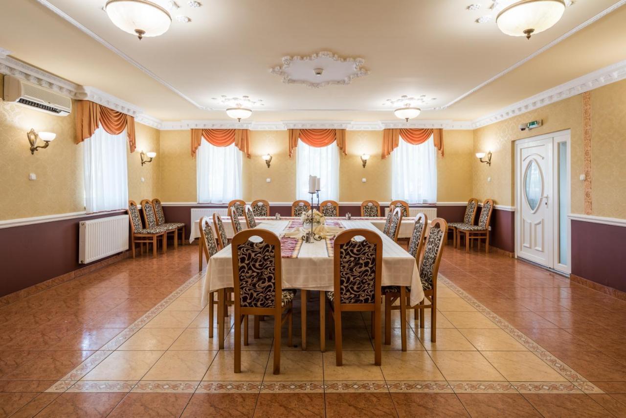 Hotel Bibic Es Tueskevar Etterem Es Horgaszto Nyíregyháza 外观 照片