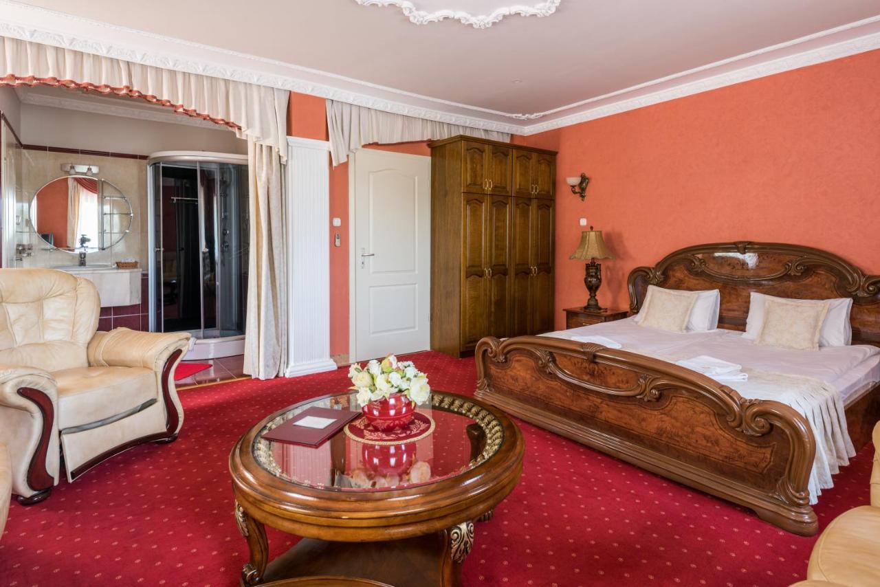 Hotel Bibic Es Tueskevar Etterem Es Horgaszto Nyíregyháza 外观 照片