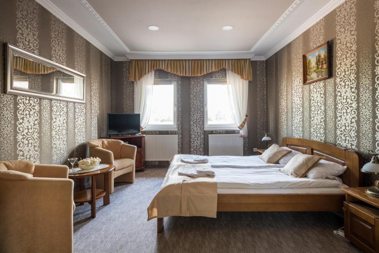 Hotel Bibic Es Tueskevar Etterem Es Horgaszto Nyíregyháza 外观 照片